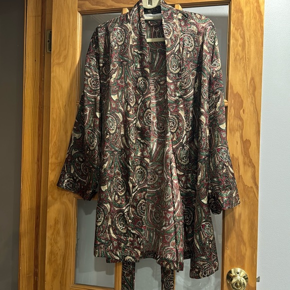 VS Paisley Satin Robe - Picture 5 of 7